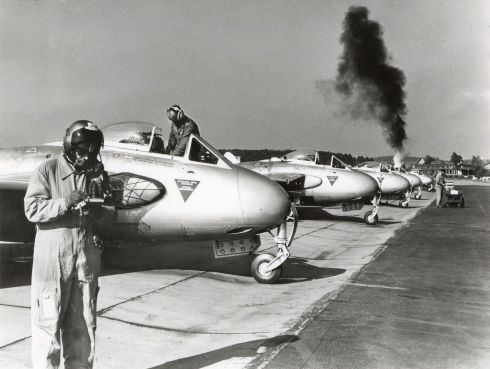 Nach der Einführung der De Havilland Venom in den fünfziger Jahren war die Schweizer Luftwaffe eine der ersten, deren gesamte Einsatzflotte ausschliesslich aus Düsenflugzeugen bestand.