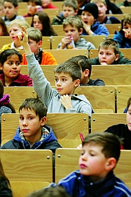 Nachwuchsstudenten der Luftfahrt entdecken den Vorlesungssaal